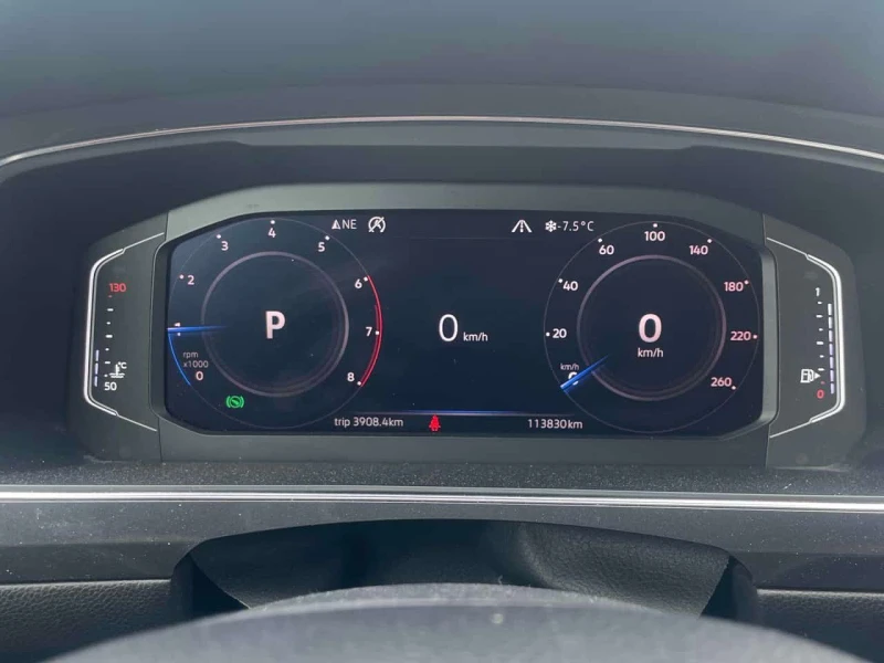VW Tiguan * Highline * CARFAX * ДИГИТАЛНО ТАБЛО* ПОДГРЕВ* , снимка 8 - Автомобили и джипове - 53599710