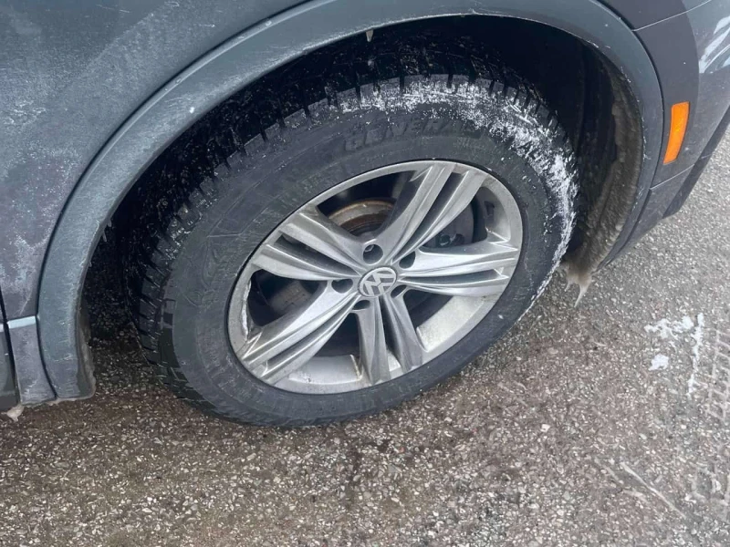 VW Tiguan * Highline * CARFAX * ДИГИТАЛНО ТАБЛО* ПОДГРЕВ* , снимка 7 - Автомобили и джипове - 53599710