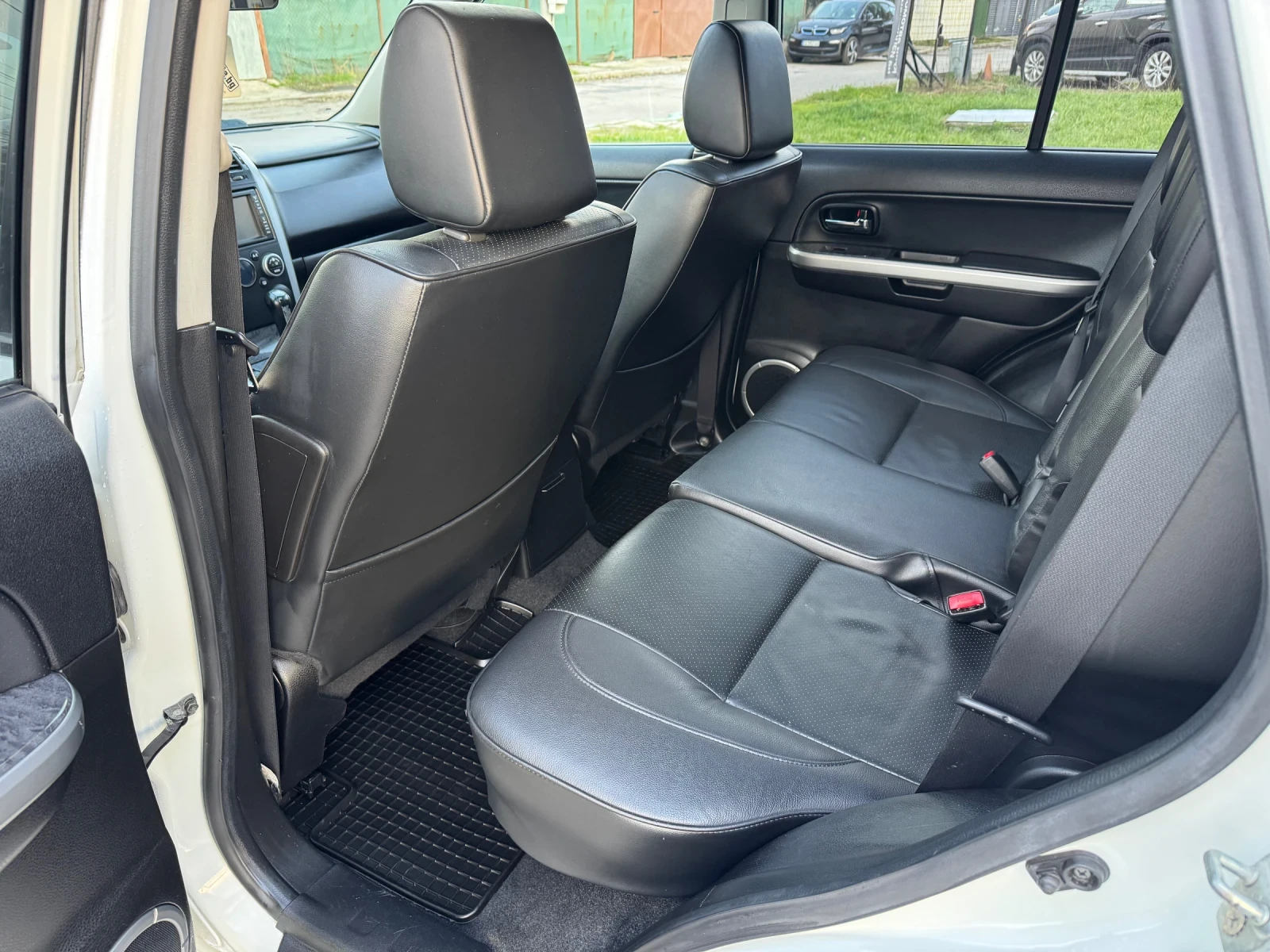 Suzuki Grand vitara 3.2Бензин/V6/4x4/Автоматик/Кожен Салон/Нави/K-Go/ - изображение 10