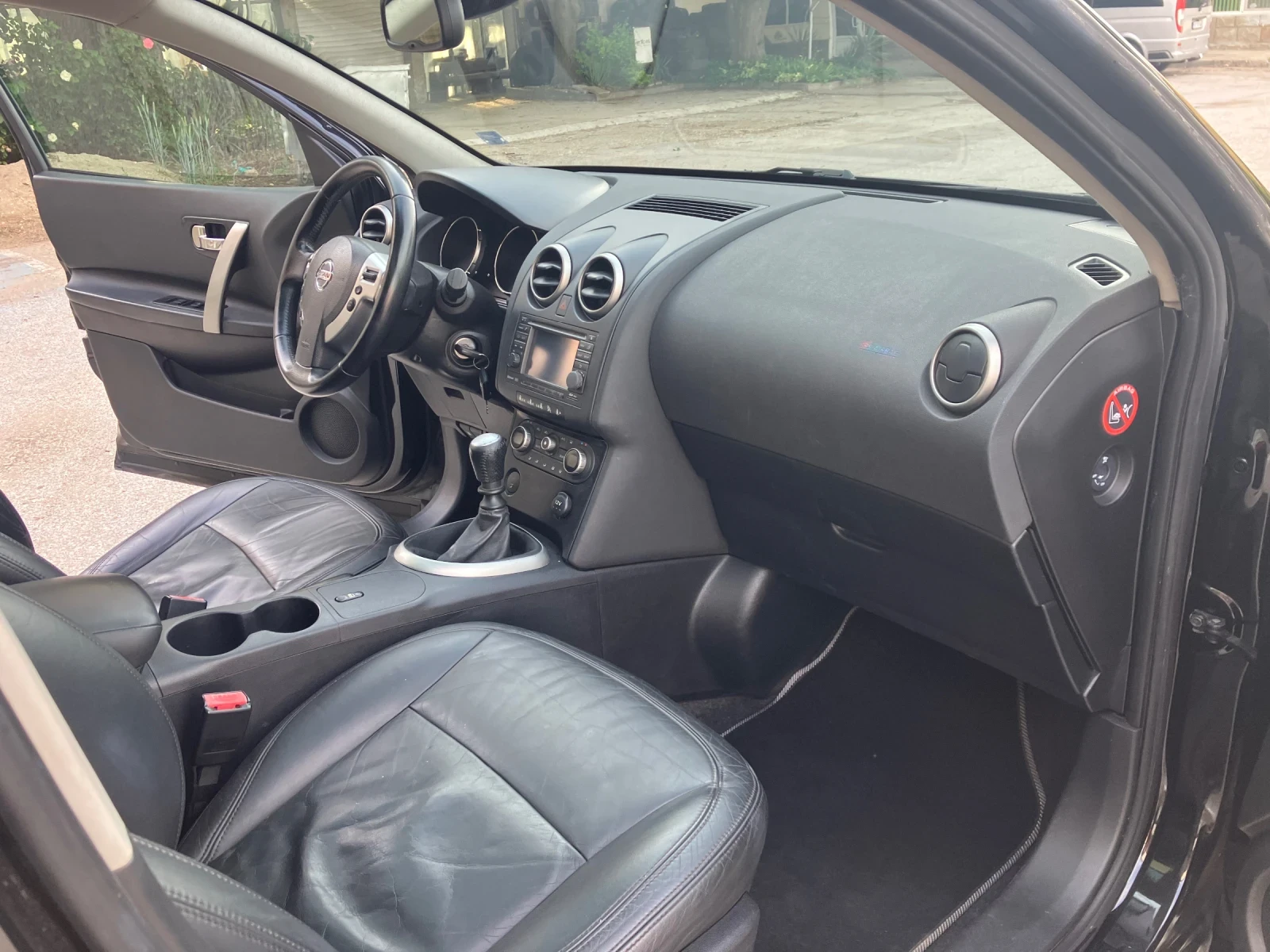 Nissan Qashqai 1.5DCI-Кожа-Панорама-нави, снимка 11 - Автомобили и джипове - 53565332