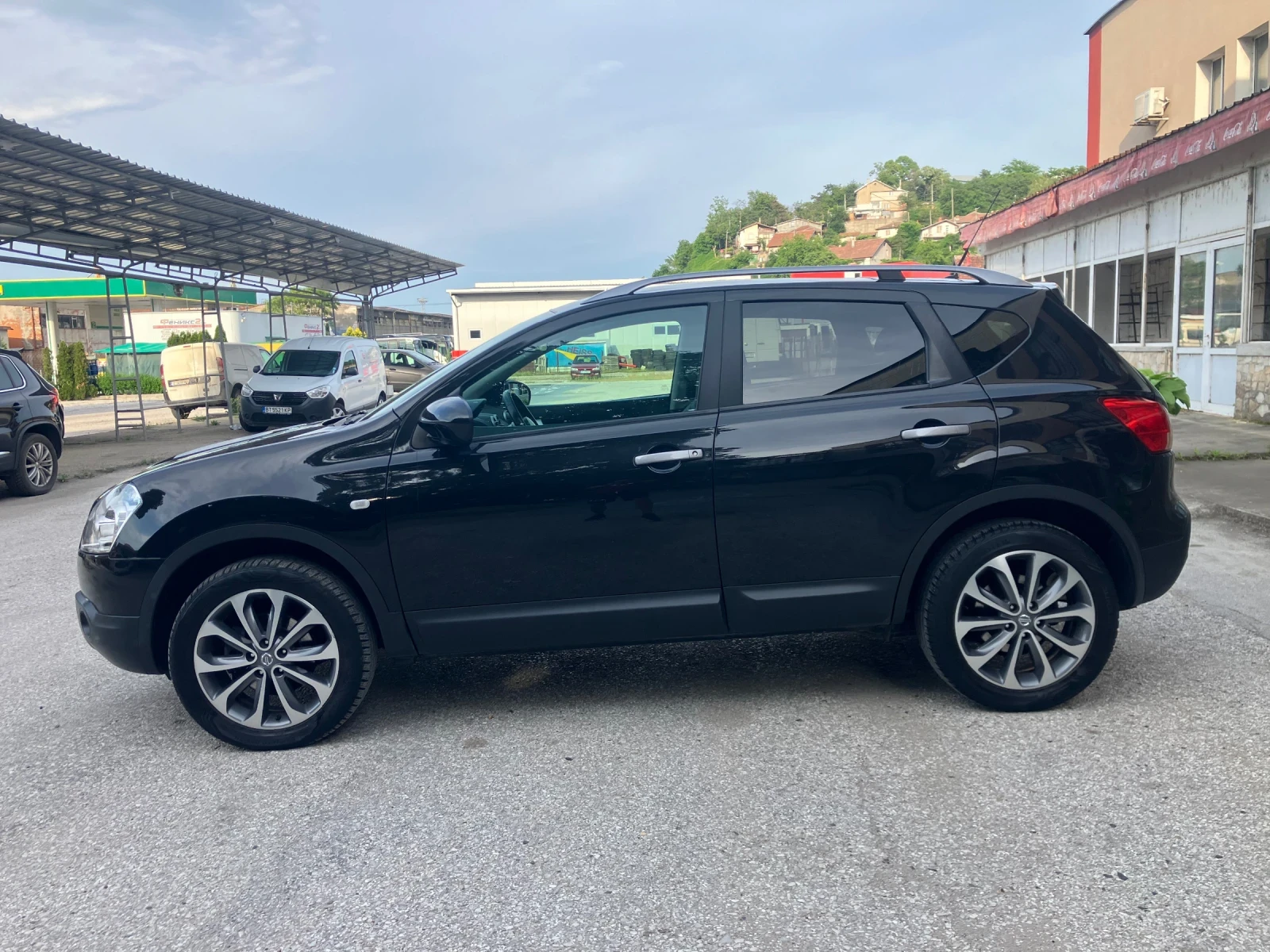 Nissan Qashqai 1.5DCI-Кожа-Панорама-нави, снимка 8 - Автомобили и джипове - 53565332