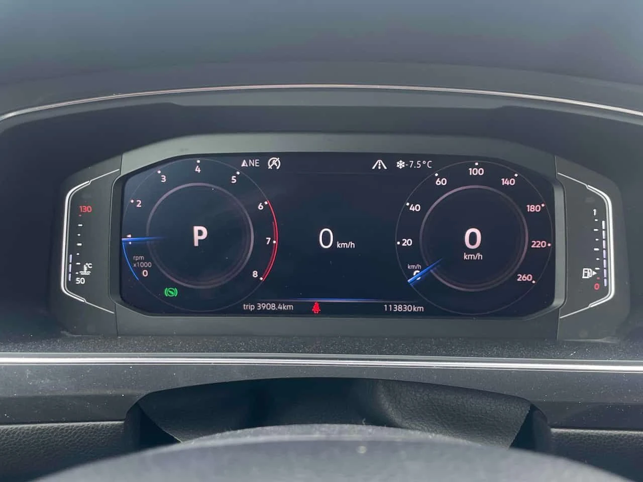 VW Tiguan * Highline * CARFAX * ДИГИТАЛНО ТАБЛО* ПОДГРЕВ*  - изображение 8