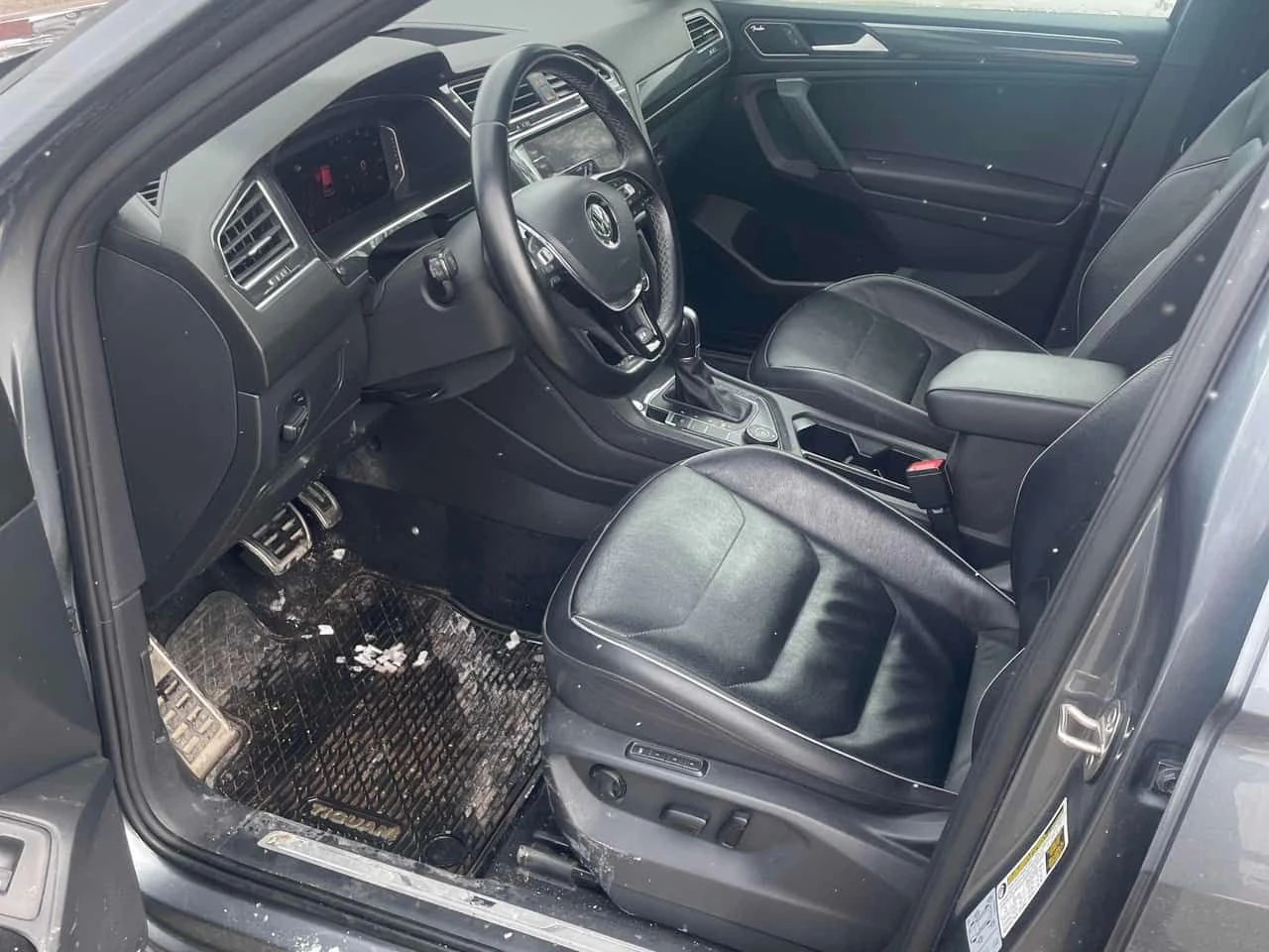 VW Tiguan * Highline * CARFAX * ДИГИТАЛНО ТАБЛО* ПОДГРЕВ*  - изображение 5