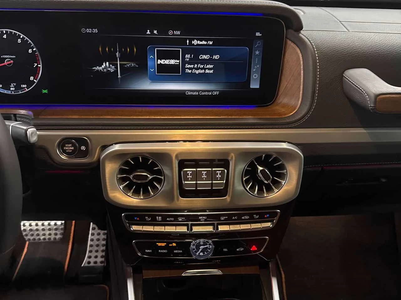 Mercedes-Benz G 500 * CARFAX * 2 ЧИФТА ГУМИ * ДИСТРОНИК * АВТОКРЕДИТ, снимка 9 - Автомобили и джипове - 55504944