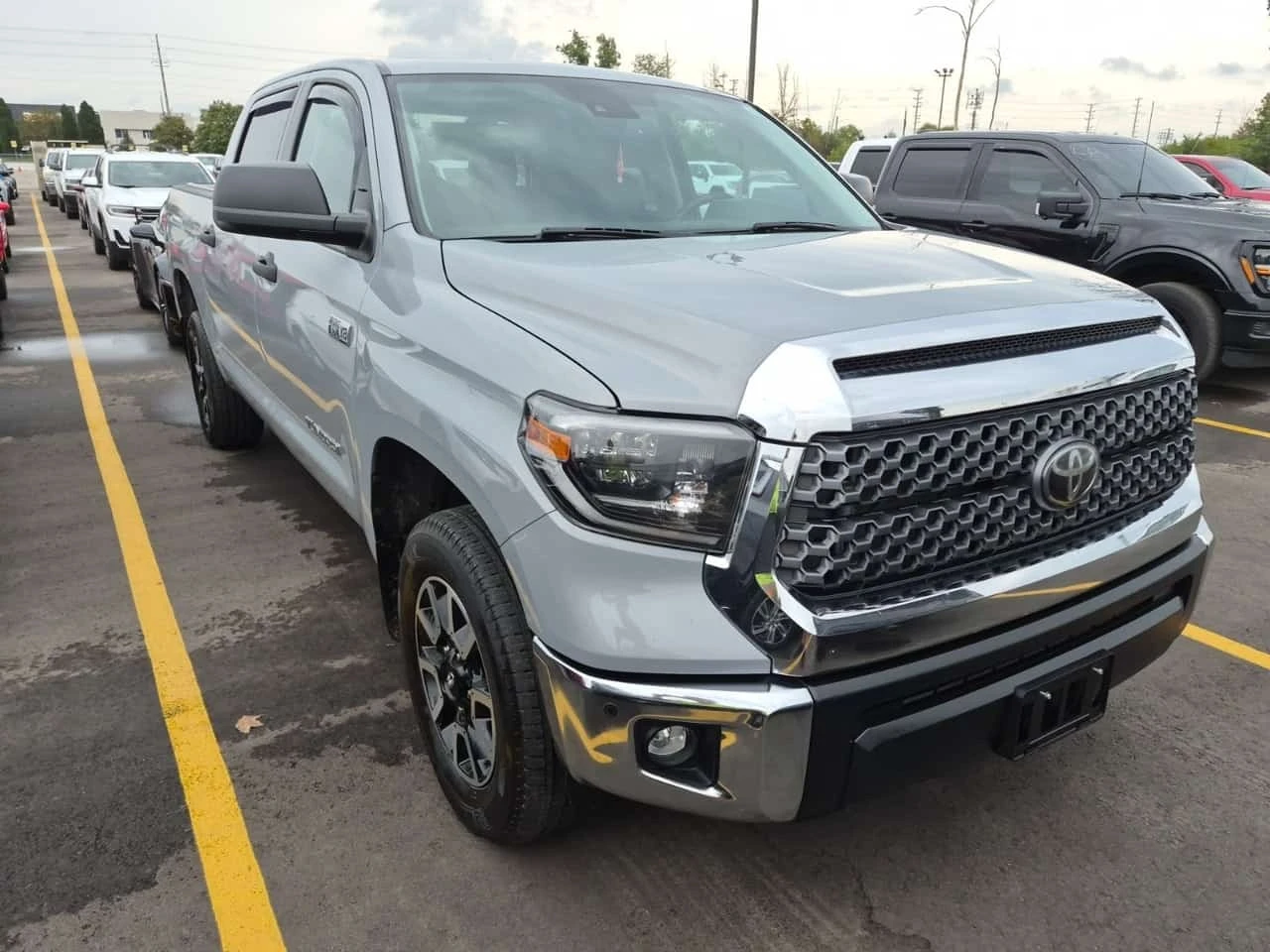 Toyota Tundra 5.7 V8 * CREWMAX SR5 * AWD * CARFAX *  | Mobile.bg � ����������� 5