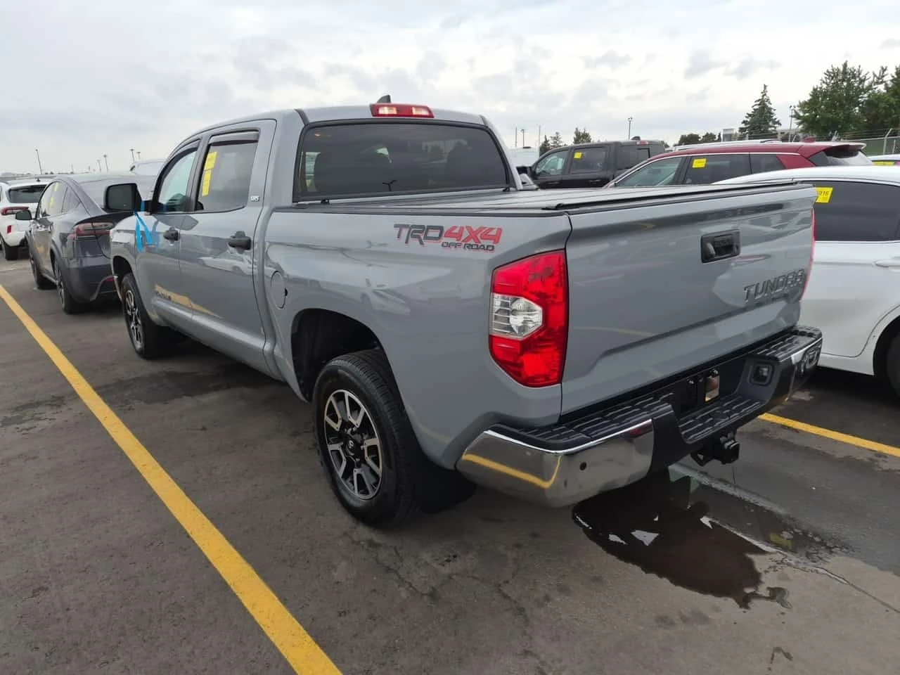 Toyota Tundra 5.7 V8 * CREWMAX SR5 * AWD * CARFAX *  | Mobile.bg � ����������� 6
