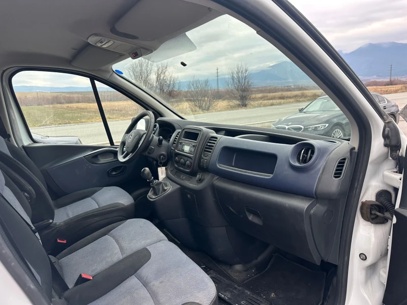 Opel Vivaro, снимка 8 - Бусове и автобуси - 48354814