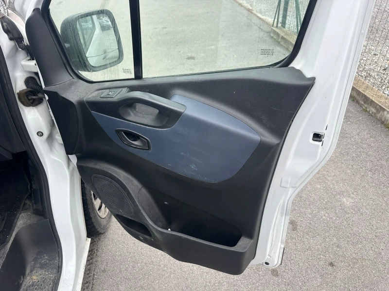 Opel Vivaro, снимка 7 - Бусове и автобуси - 48354814