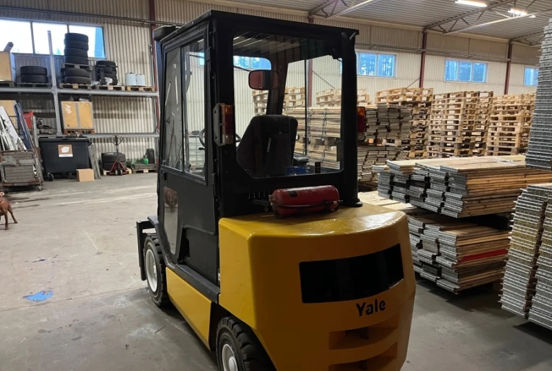 Мотокар Yale GDP30, снимка 12 - Индустриална техника - 53243916