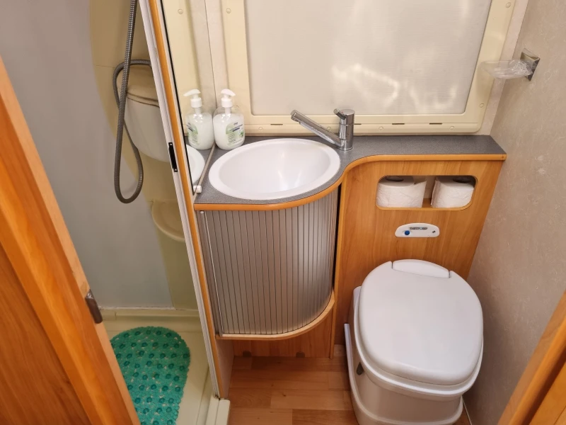 Кемпер Adria, снимка 14 - Каравани и кемпери - 52570375