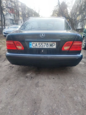 Mercedes-Benz E 200 Лек автомобил , снимка 3