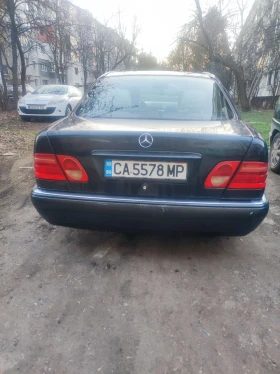 Mercedes-Benz E 200 Лек автомобил , снимка 1