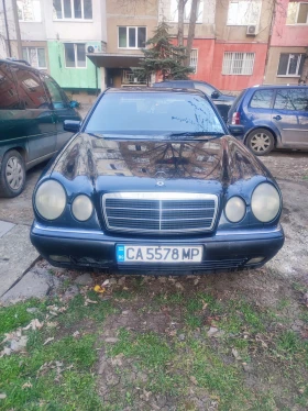 Mercedes-Benz E 200 Лек автомобил , снимка 6