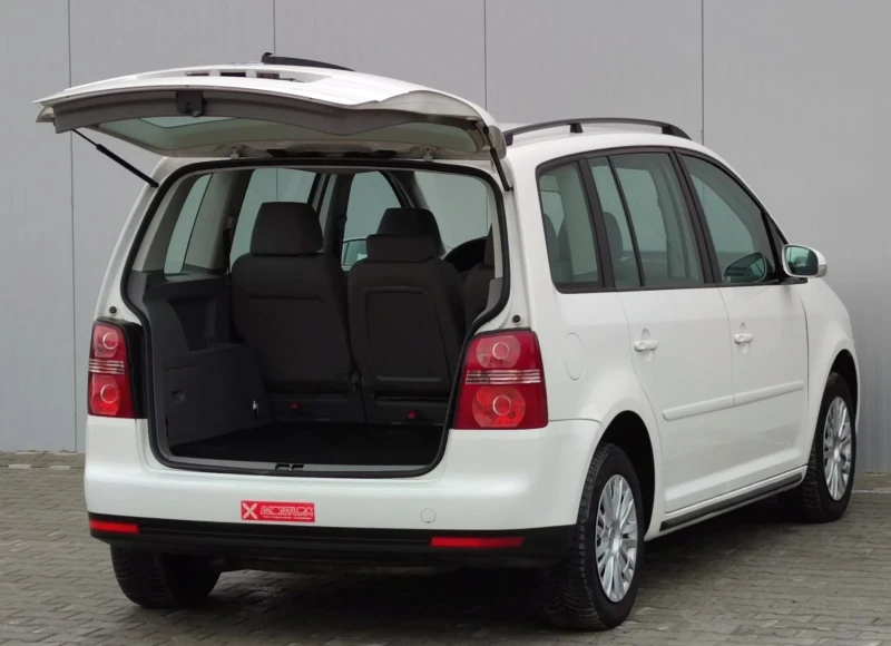 VW Touran, снимка 16 - Автомобили и джипове - 48885470