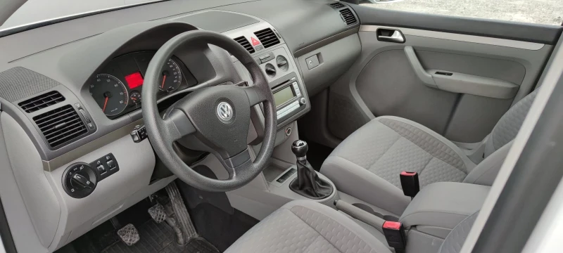 VW Touran, снимка 10 - Автомобили и джипове - 48885470