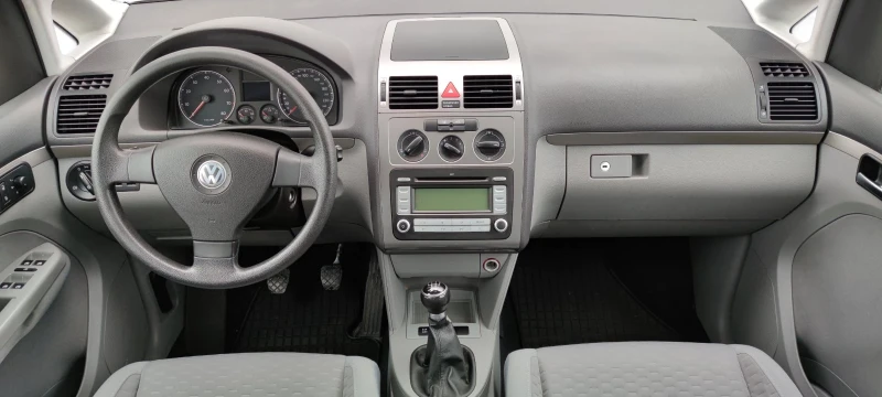 VW Touran, снимка 12 - Автомобили и джипове - 48885470