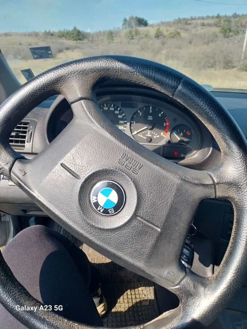 BMW 320, снимка 6 - Автомобили и джипове - 49136130