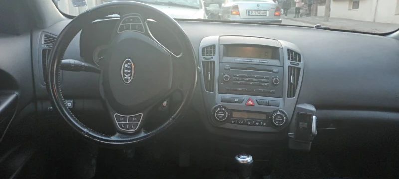 Kia Ceed 1.6, снимка 4 - Автомобили и джипове - 49391766