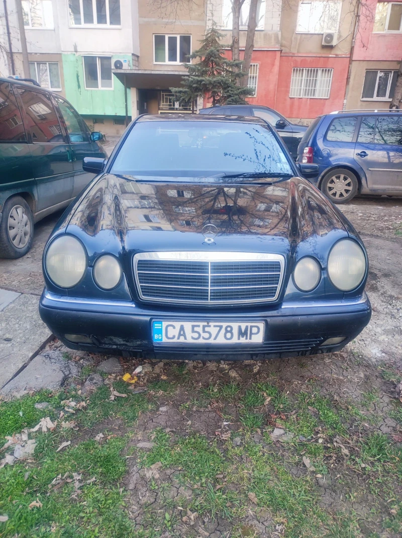 Mercedes-Benz E 200 Лек автомобил , снимка 6 - Автомобили и джипове - 49580265