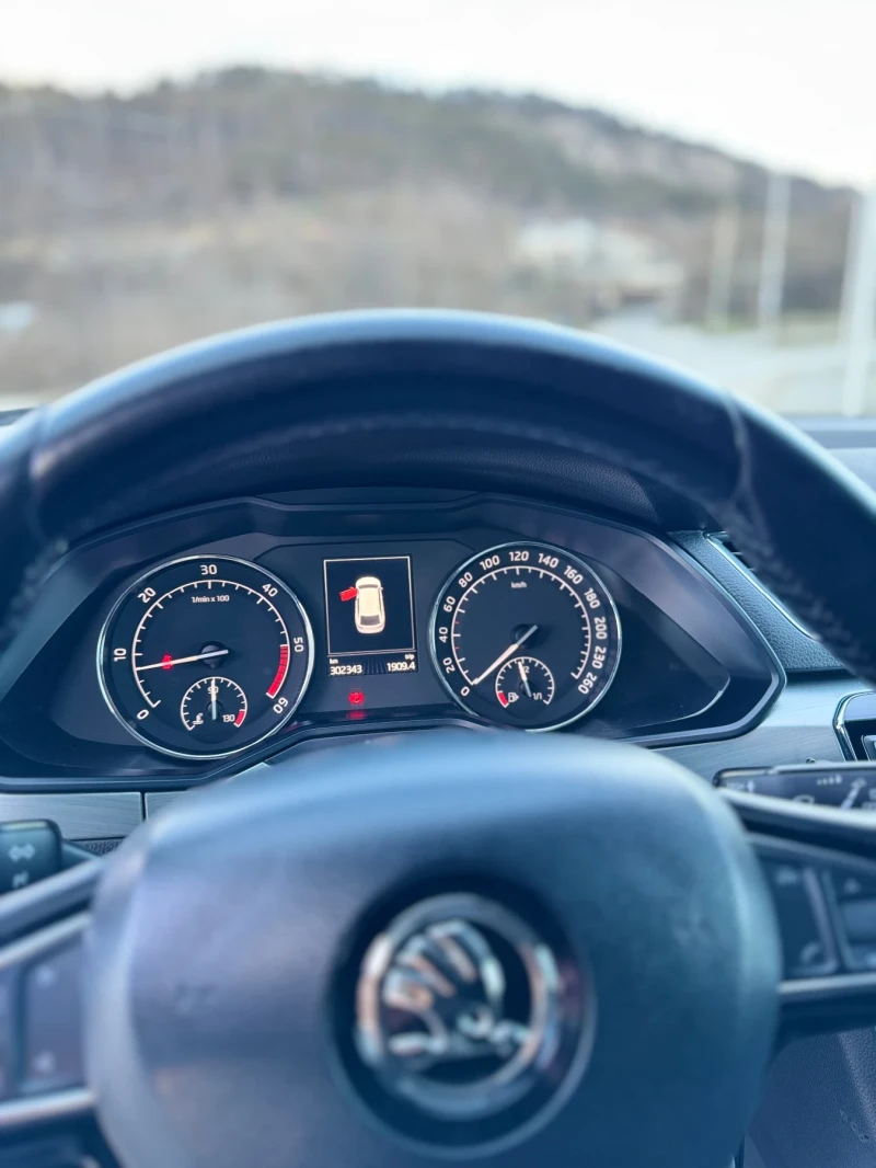 Skoda Superb 1.6TDI, снимка 14 - Автомобили и джипове - 52958587