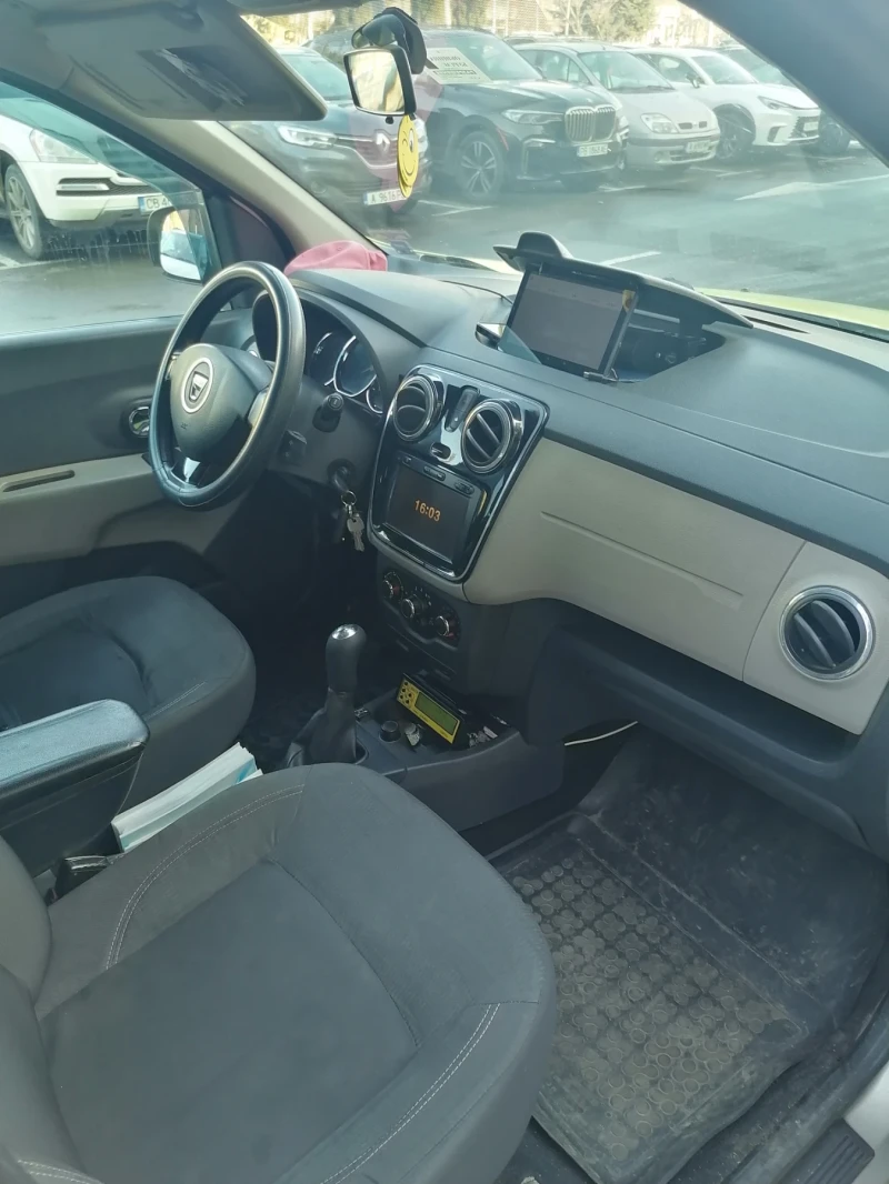 Dacia Lodgy 1.6 i, снимка 9 - Автомобили и джипове - 53134540