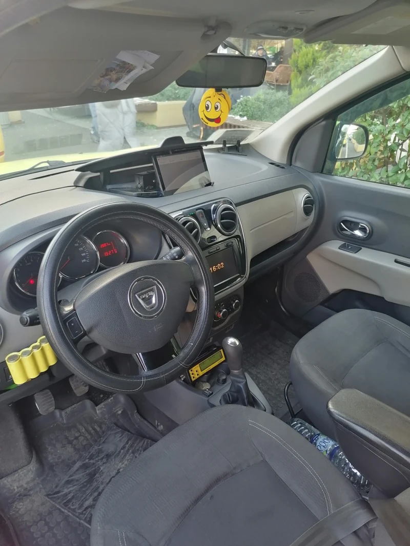 Dacia Lodgy 1.6 i, снимка 4 - Автомобили и джипове - 53134540