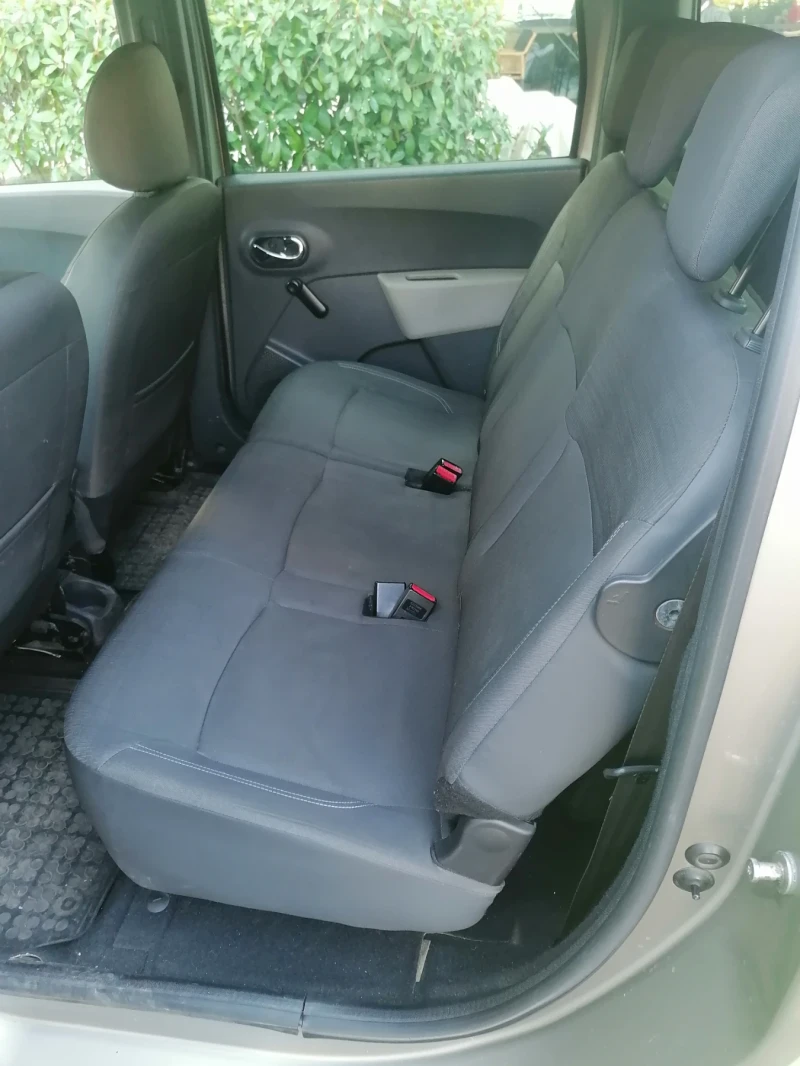 Dacia Lodgy 1.6 i, снимка 12 - Автомобили и джипове - 53134540