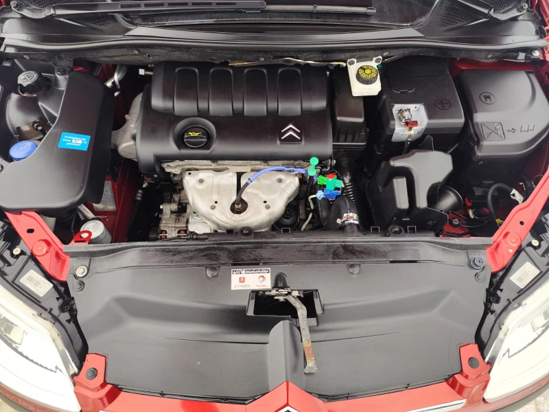 Citroen C4 1.4 бензин, снимка 15 - Автомобили и джипове - 53339712