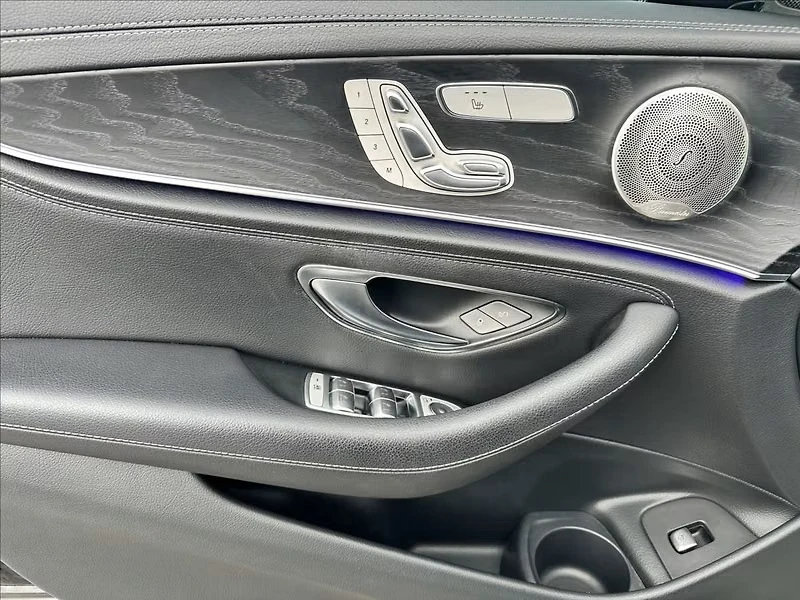 Mercedes-Benz E 220 d 4MATIC AMG-Line, снимка 7 - Автомобили и джипове - 55146677