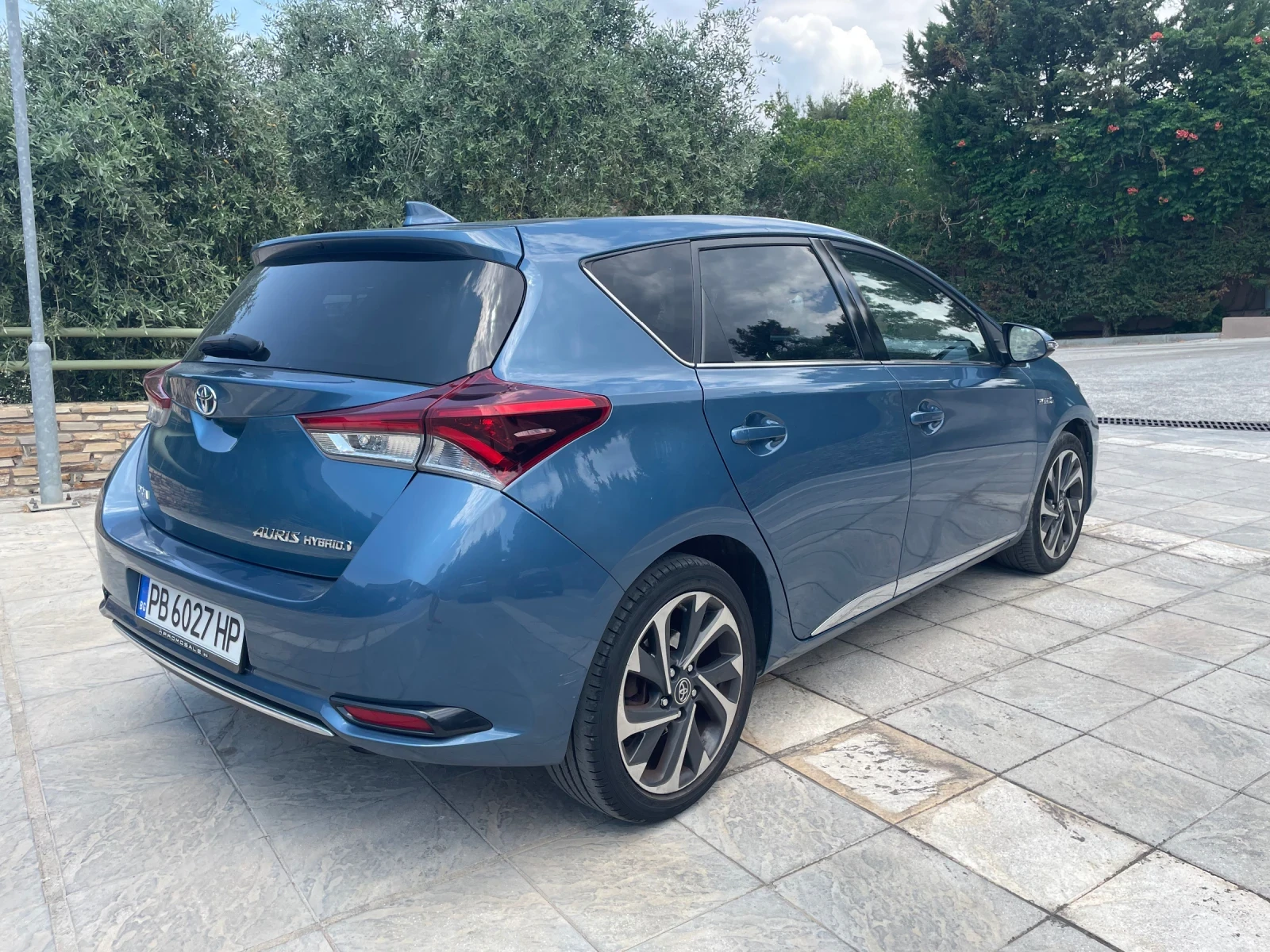 Toyota Auris 1.8, hybrid - изображение 3