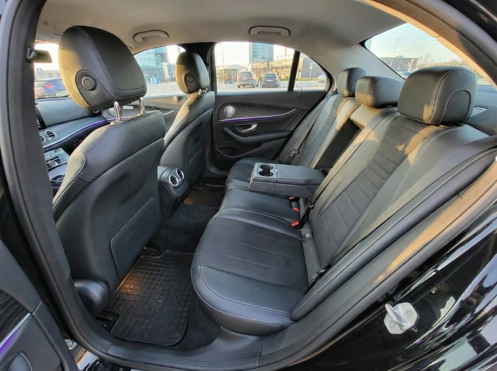 Mercedes-Benz E 400 4MATIC EXCLUSIVE BUSINESS+ Night Package, снимка 12 - Автомобили и джипове - 53784571