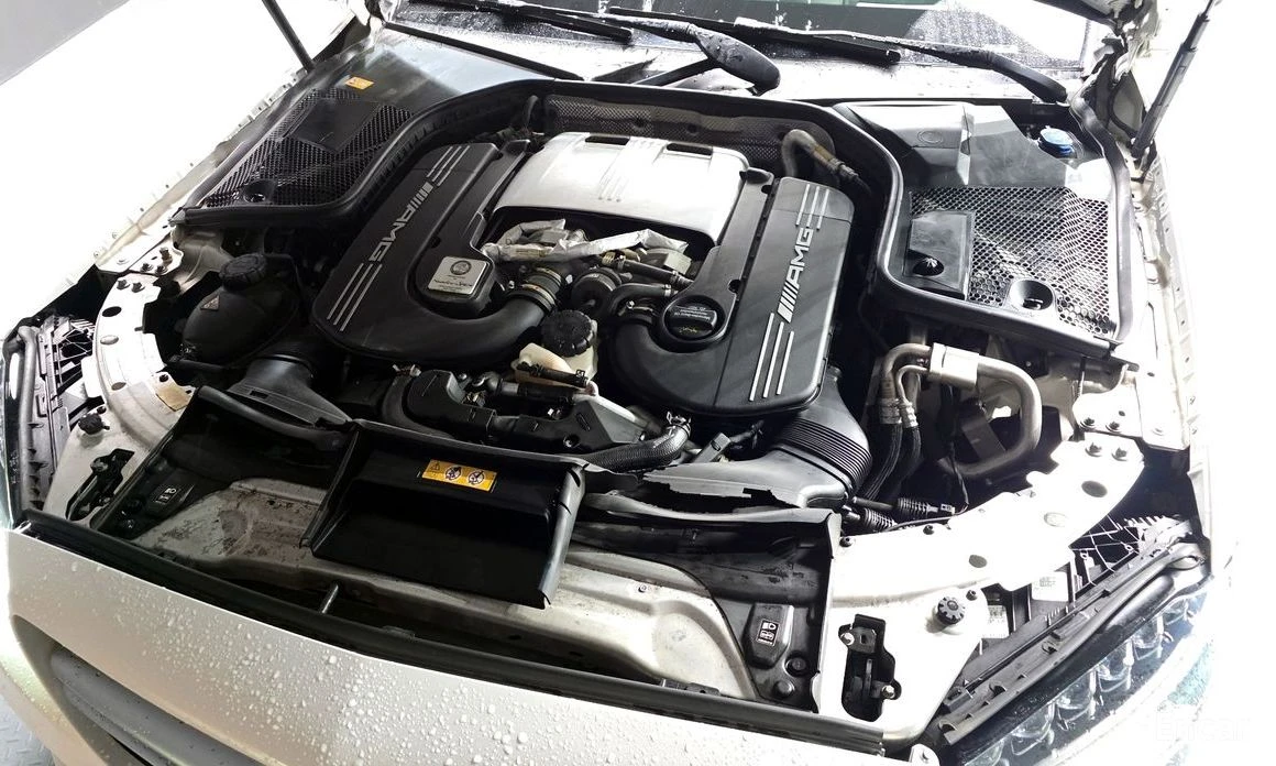 Mercedes-Benz C 63 AMG * KEYLESS* ШИБИДАХ* МЪРТВА* ТОЧКА* ПОДГРЕВ* КАМЕРИ, снимка 15 - Автомобили и джипове - 54066142