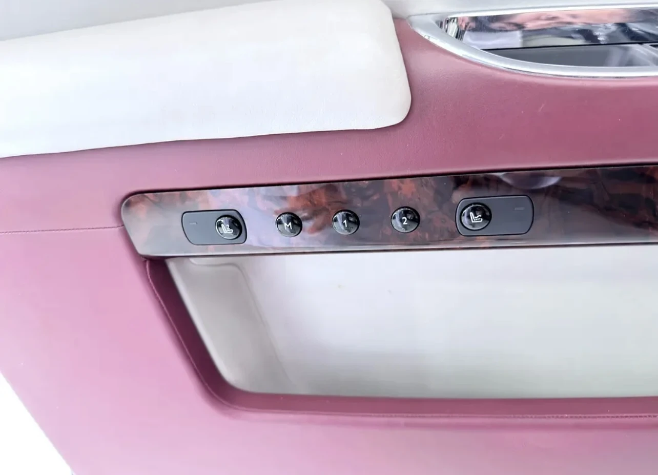 Rolls-Royce Ghost BLACK BADGE | SPECIAL EDITION, снимка 10 - Автомобили и джипове - 54313475