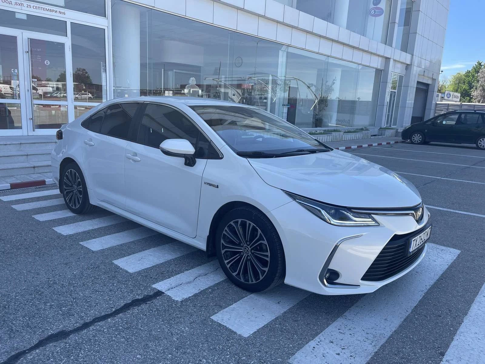 Toyota Corolla 1.8 HEV , снимка 3 - Автомобили и джипове - 55261825