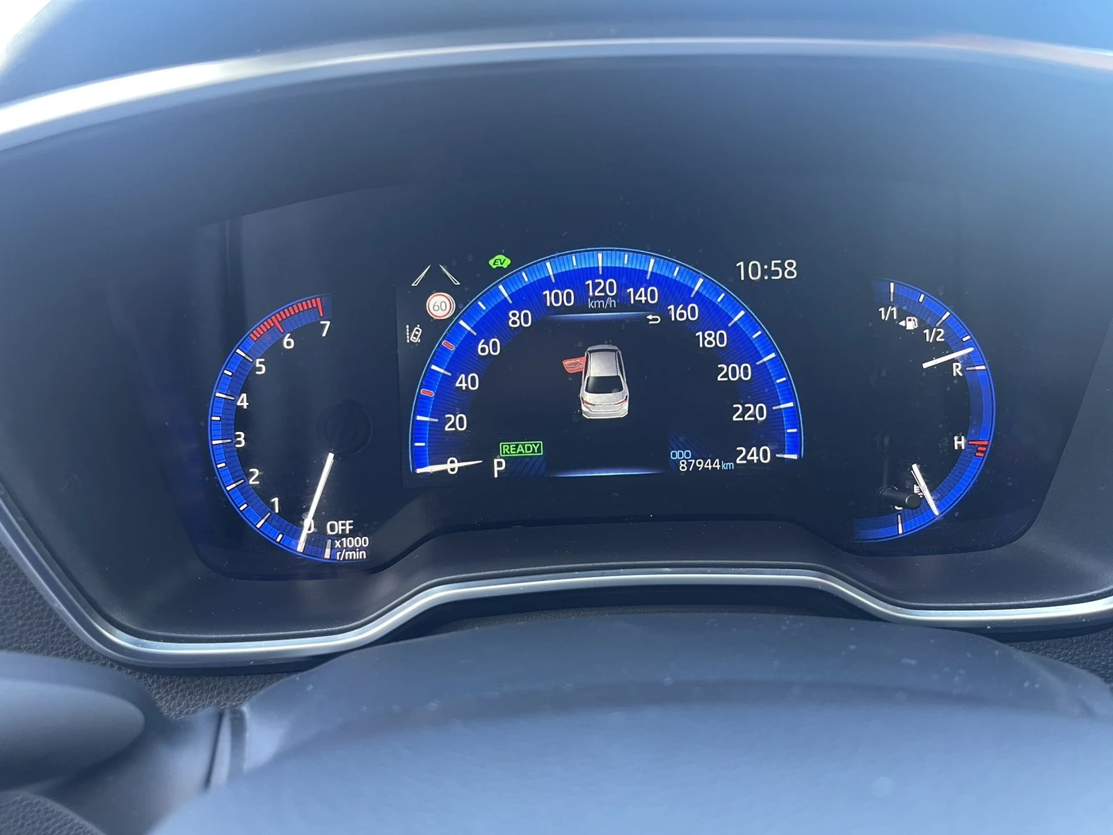 Toyota Corolla 1.8 HEV , снимка 8 - Автомобили и джипове - 55261825