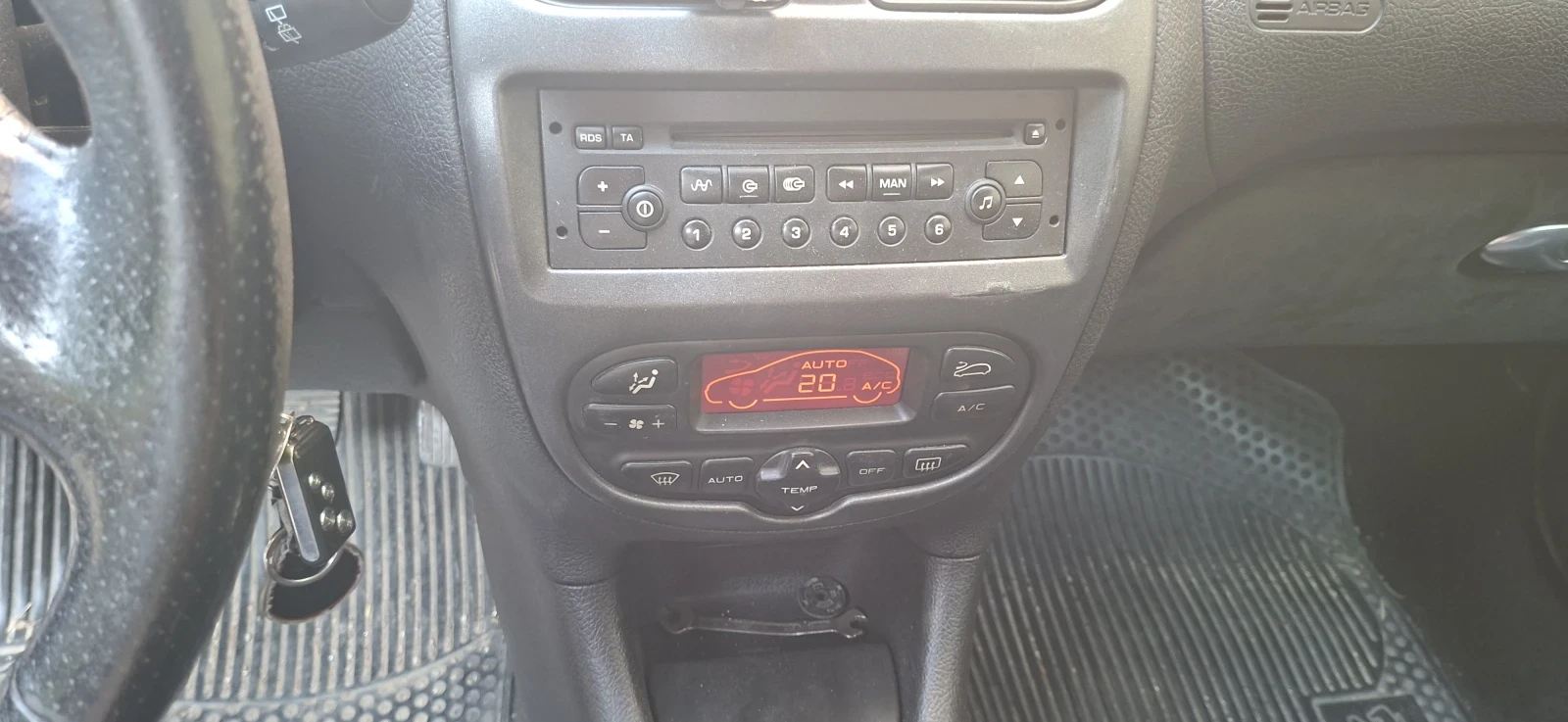 Peugeot 206, снимка 10 - Автомобили и джипове - 55303716