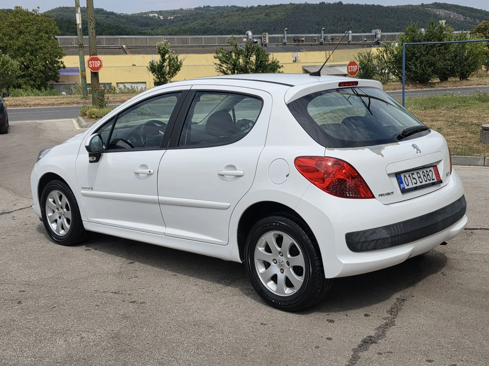 Peugeot 208 1.4/16/75kc, снимка 6 - Автомобили и джипове - 55653031