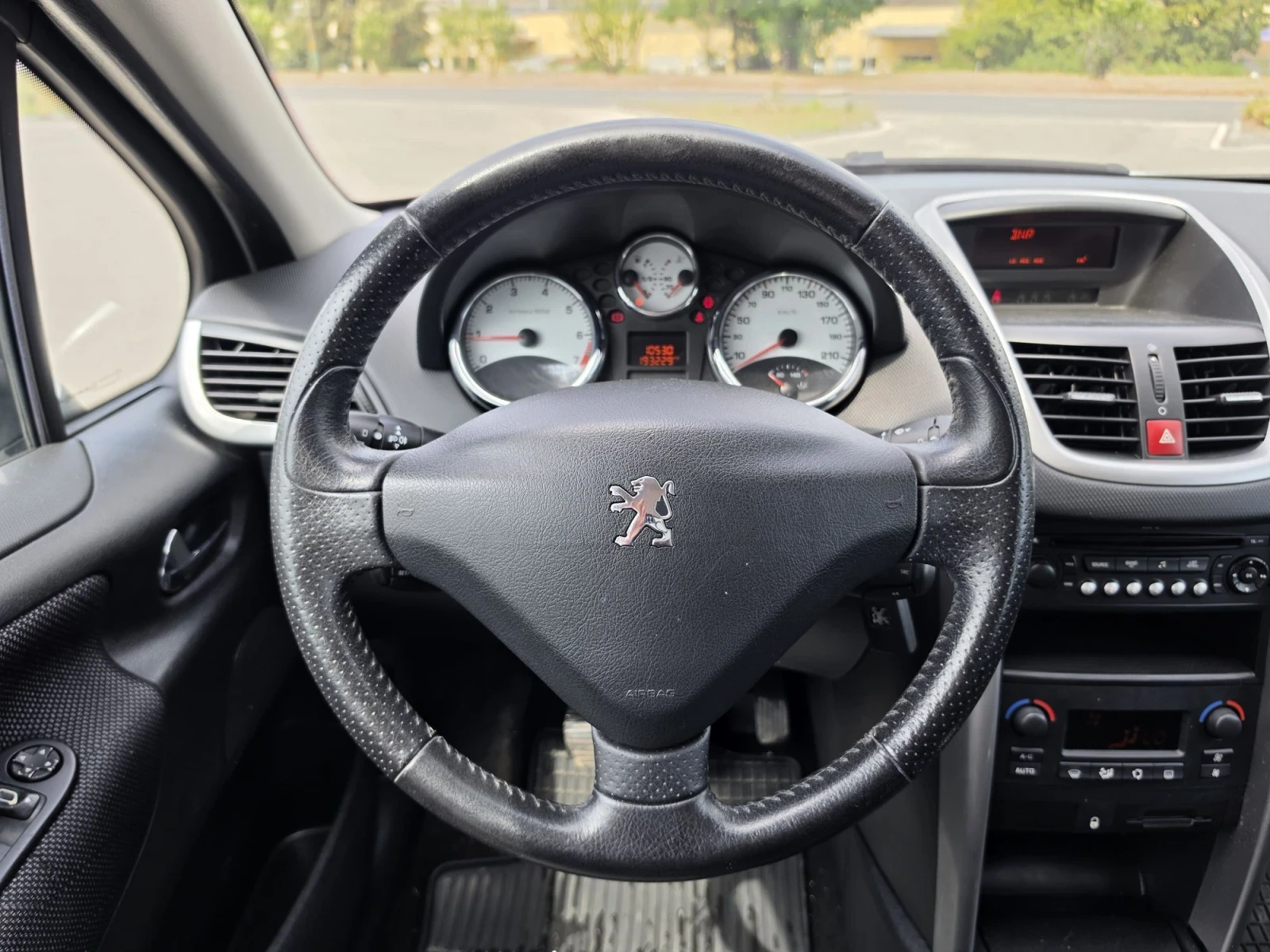 Peugeot 208 1.4/16/75kc, снимка 13 - Автомобили и джипове - 55653031