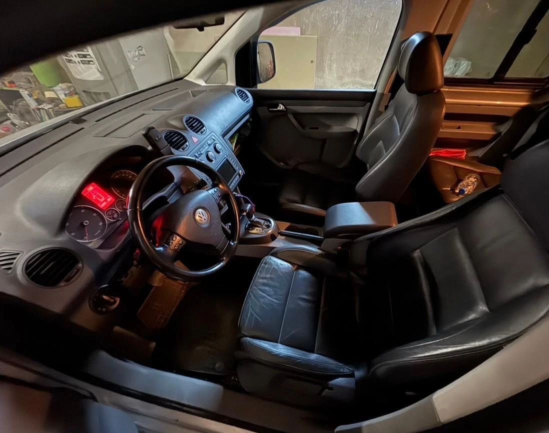 VW Caddy 1, 9 105 автомат кожа, снимка 7 - Автомобили и джипове - 55931913