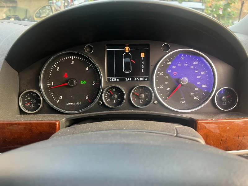 VW Touareg, снимка 15 - Автомобили и джипове - 52163469