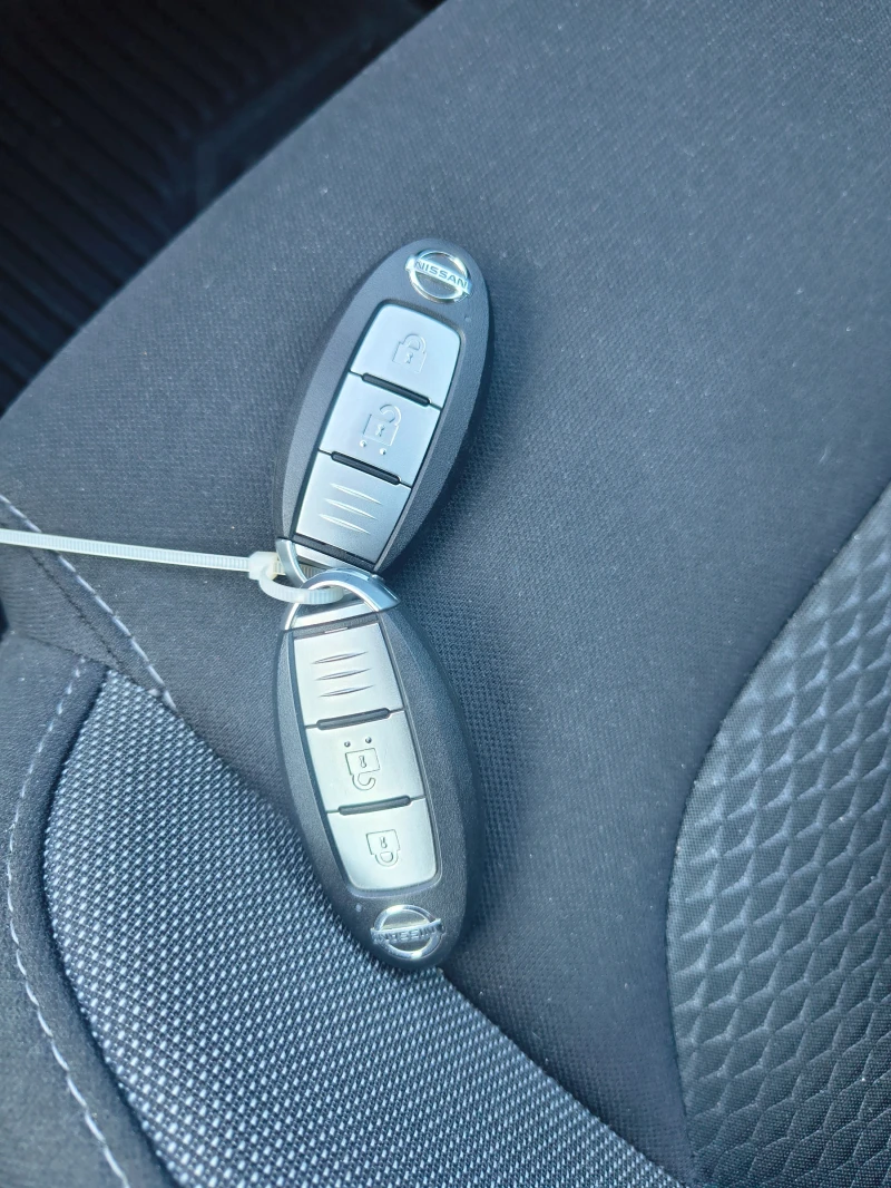 Nissan Qashqai, снимка 14 - Автомобили и джипове - 52707548