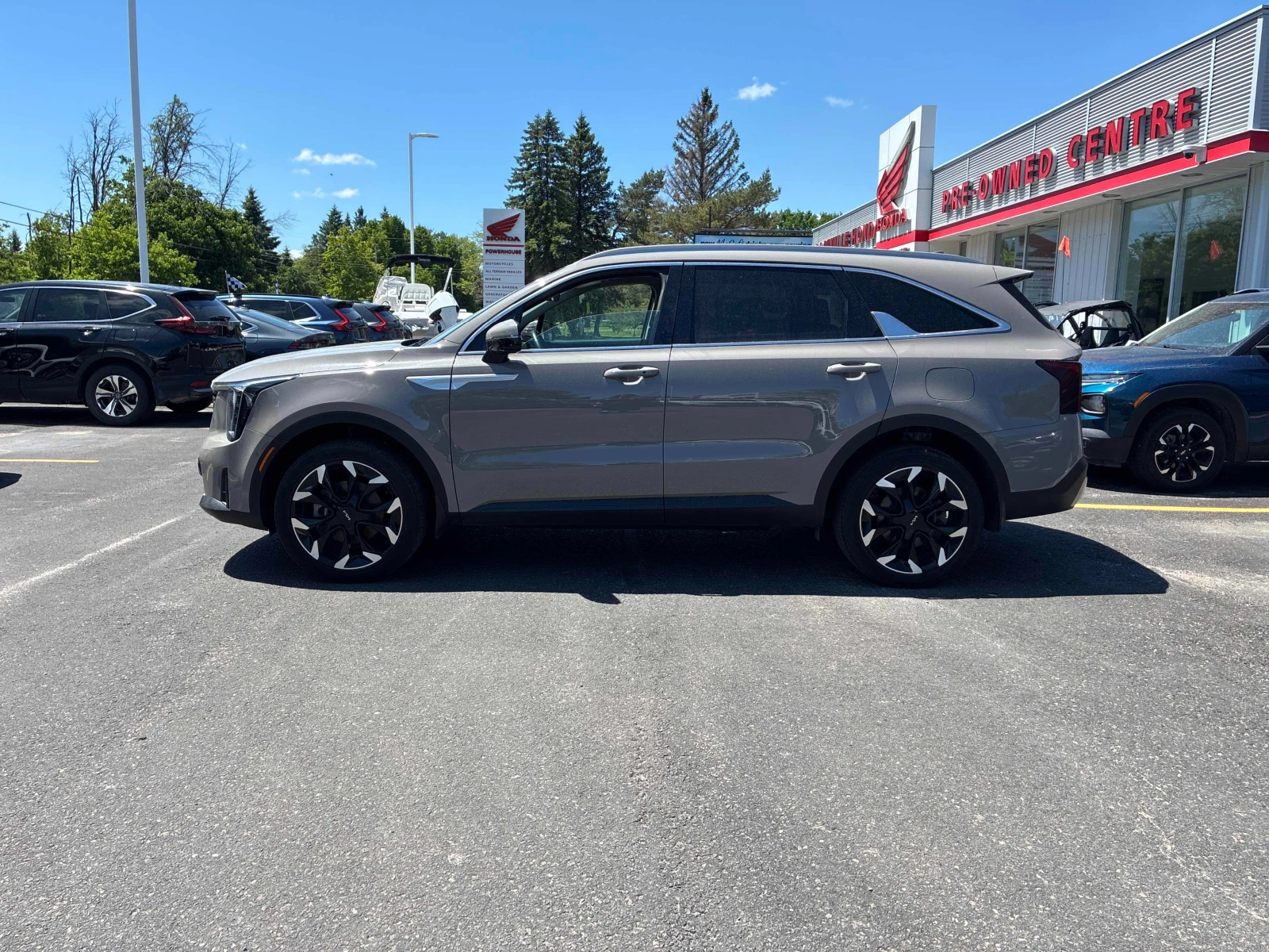 Kia Sorento AWD * 7 МЕСТЕН * Keyless * CARFAX * , снимка 3 - Автомобили и джипове - 54755779
