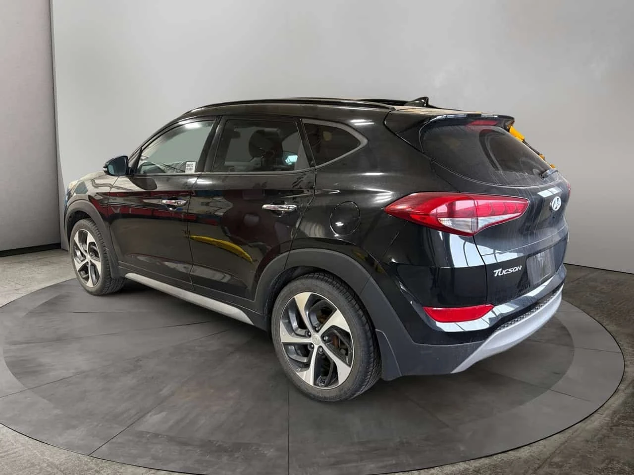 Hyundai Tucson * SE * CARFAX * ОПЦИЯ ЗА ФИНАНСИРАНЕ * , снимка 2 - Автомобили и джипове - 56202430