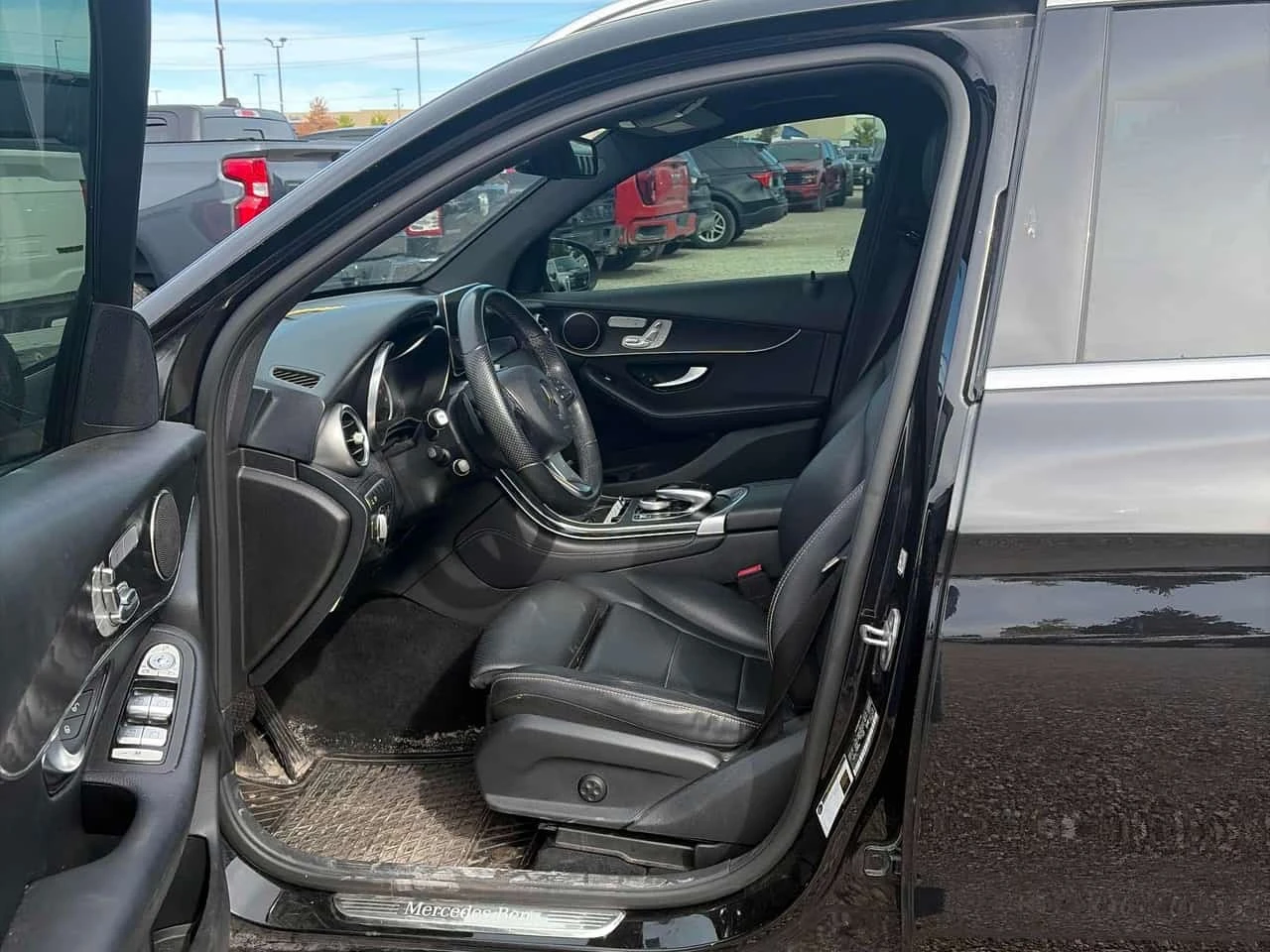 Mercedes-Benz GLC 300 * CARFAX * KEYLESS * 360 КАМЕРИ * ПОДГРЕВ * , снимка 7 - Автомобили и джипове - 56331478