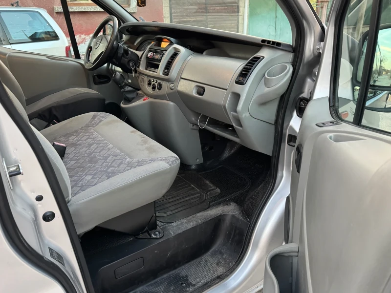 Opel Vivaro, снимка 10 - Бусове и автобуси - 49424122