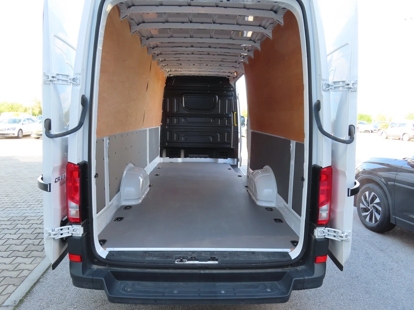 VW Crafter 35 Kasten XL TDI 16.4 m3  | Mobile.bg   11