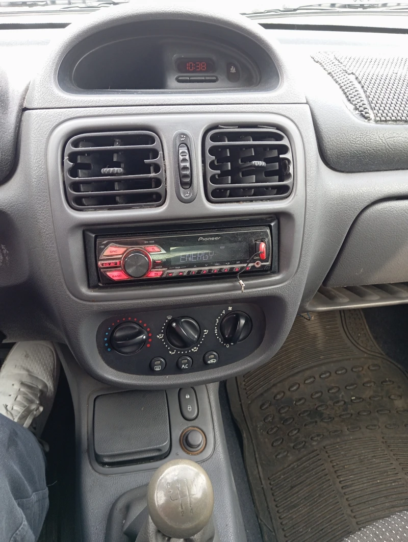 Renault Clio, снимка 9 - Автомобили и джипове - 48281181