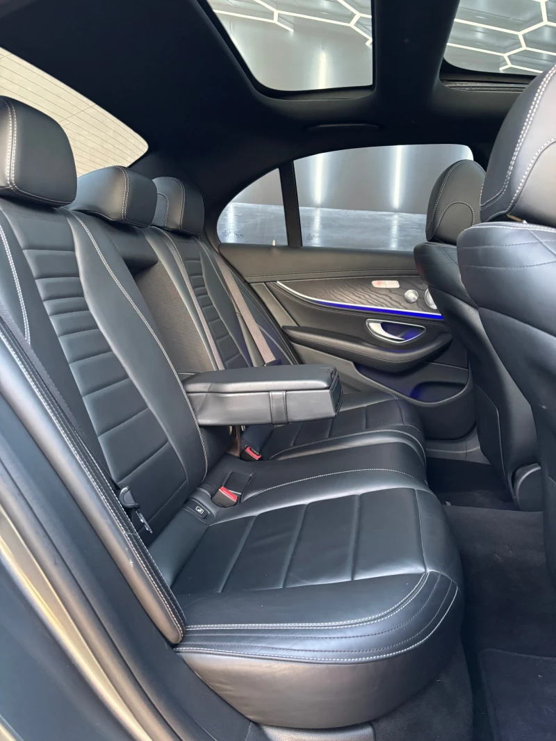 Mercedes-Benz E 220 AMG, снимка 16 - Автомобили и джипове - 50277303