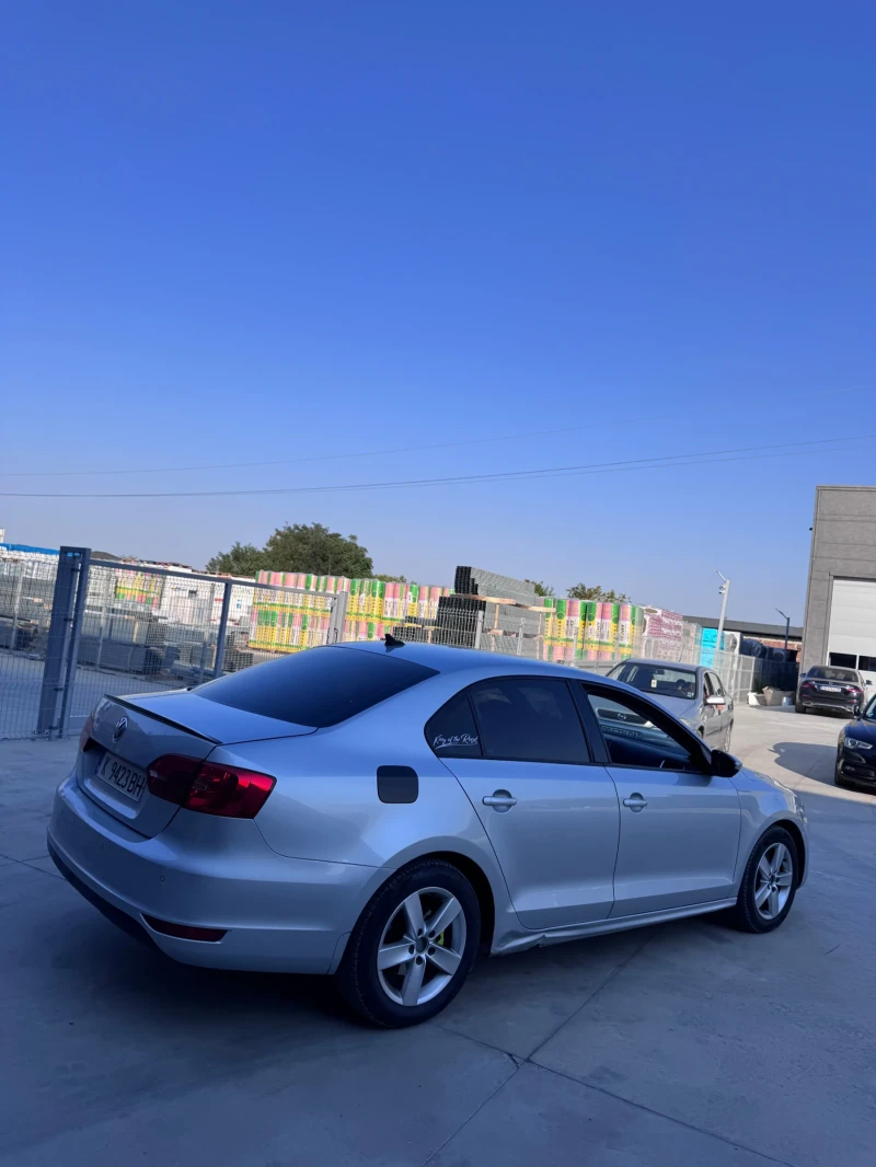 VW Jetta, снимка 9 - Автомобили и джипове - 52429593