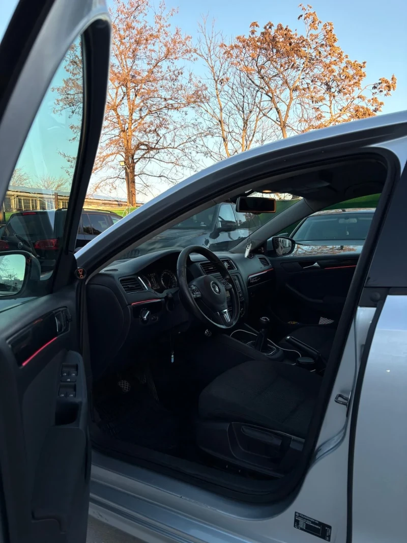 VW Jetta, снимка 10 - Автомобили и джипове - 53488301